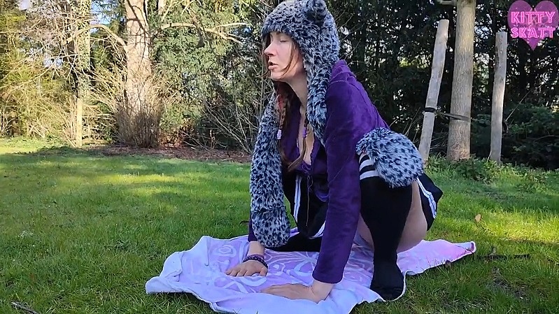 Kitty Skatt – Public Park Pantypoop Horny Shame Struggle